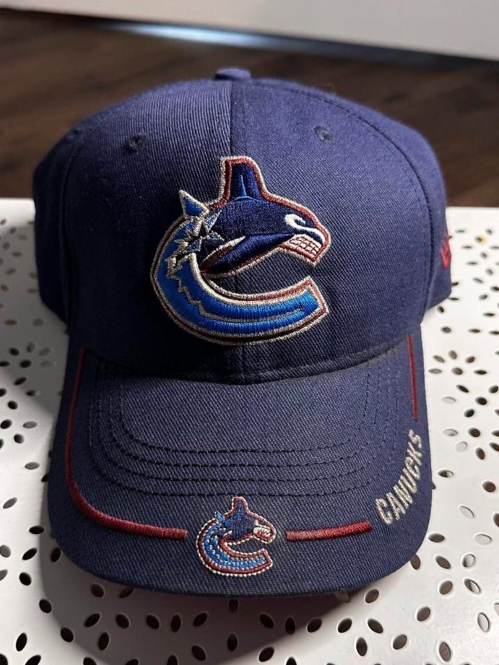 NHL VANCOUVER CANUCKS NAVY BLUE BASEBALL CAP NEW ERA